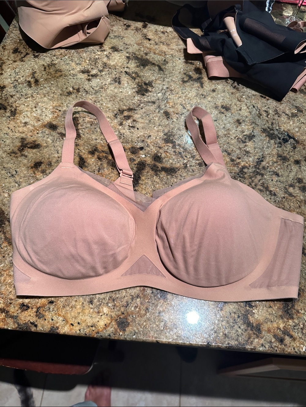 Honeylove Wire Free CrossOver Bra, 36D/DD - Picture 6 of 8
